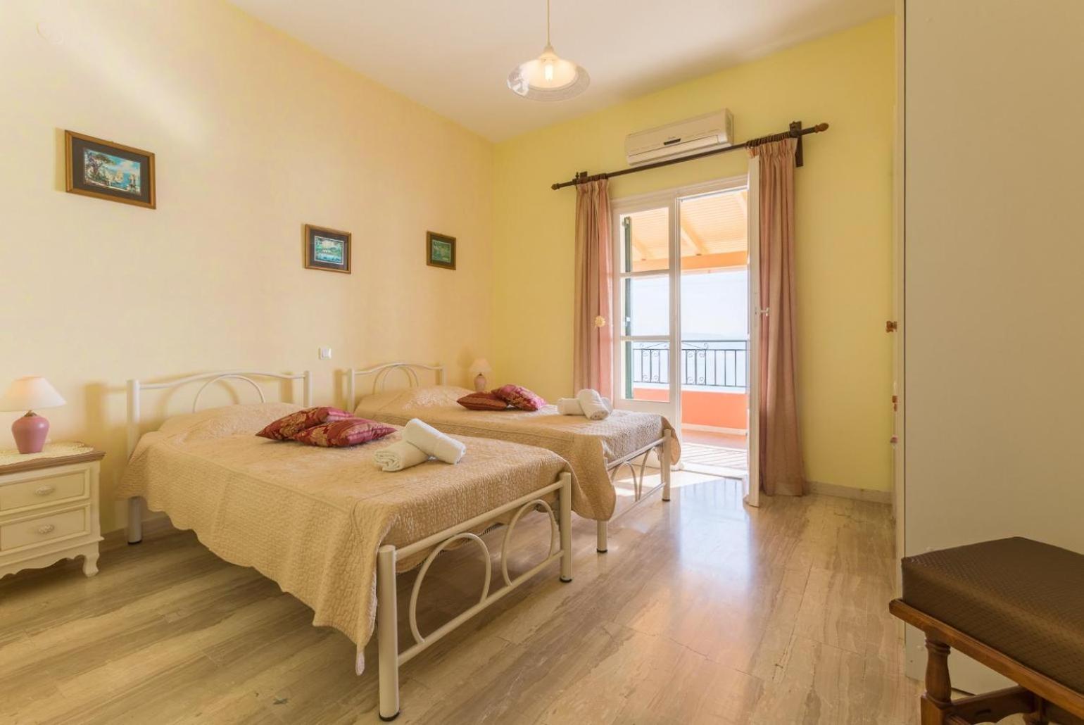 Villa Aris Gimari Eksteriør billede