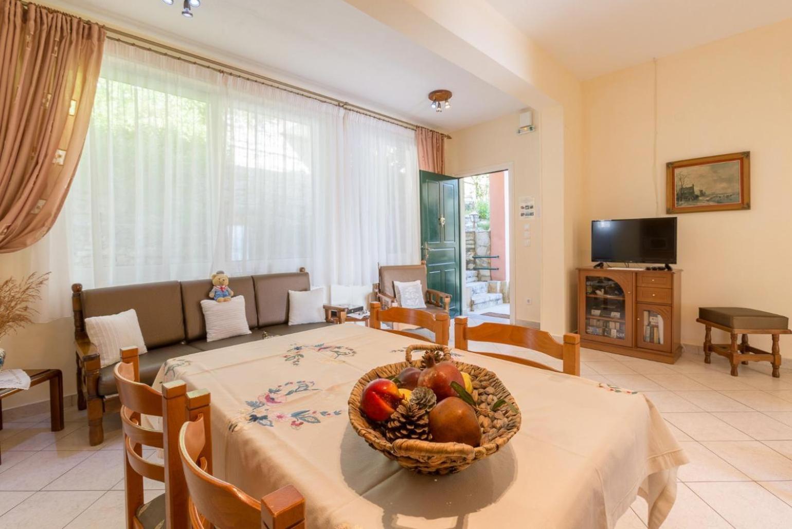 Villa Aris Gimari Eksteriør billede